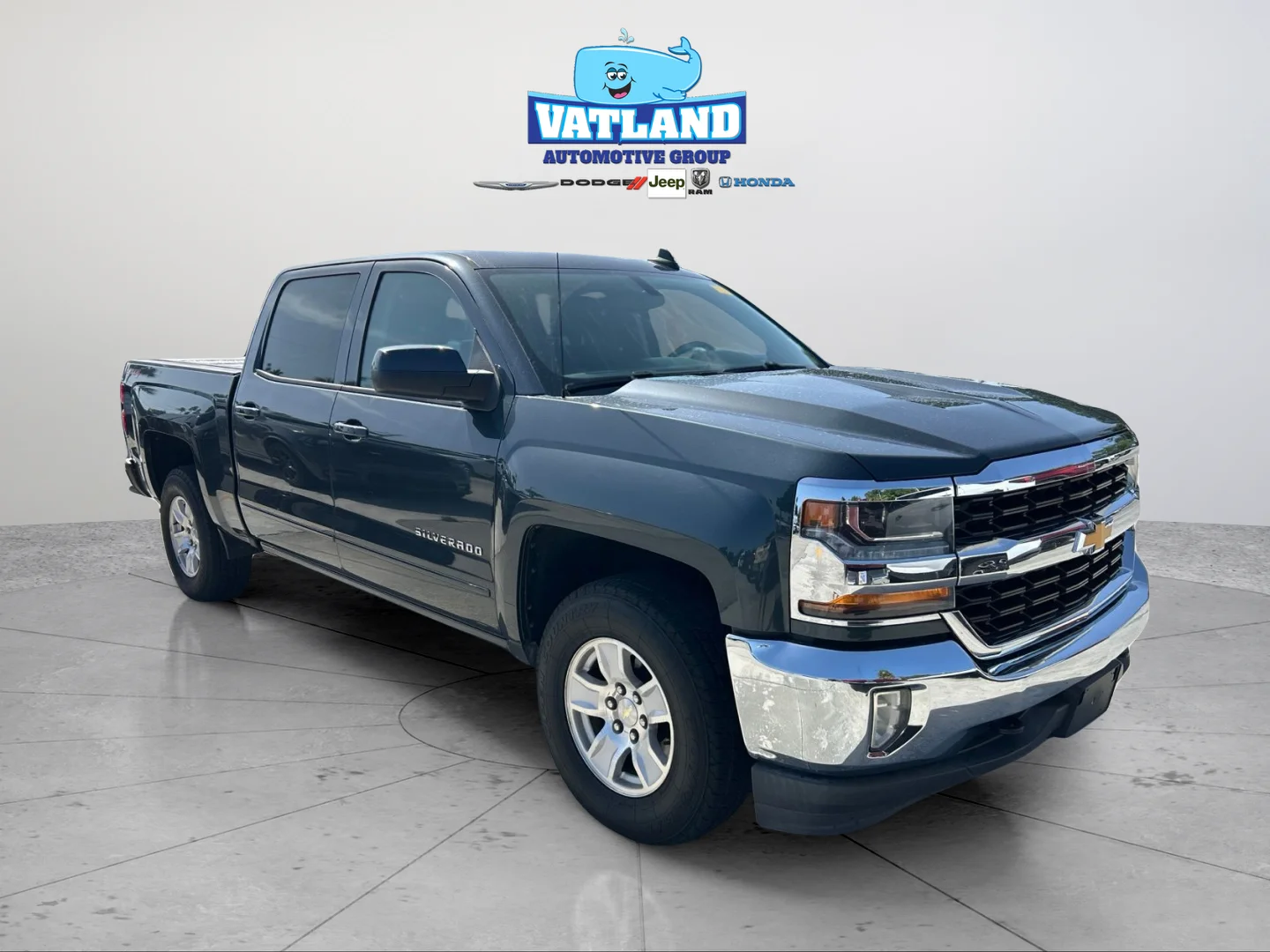 Used 2018 Graphite Metallic Chevrolet LT image 7