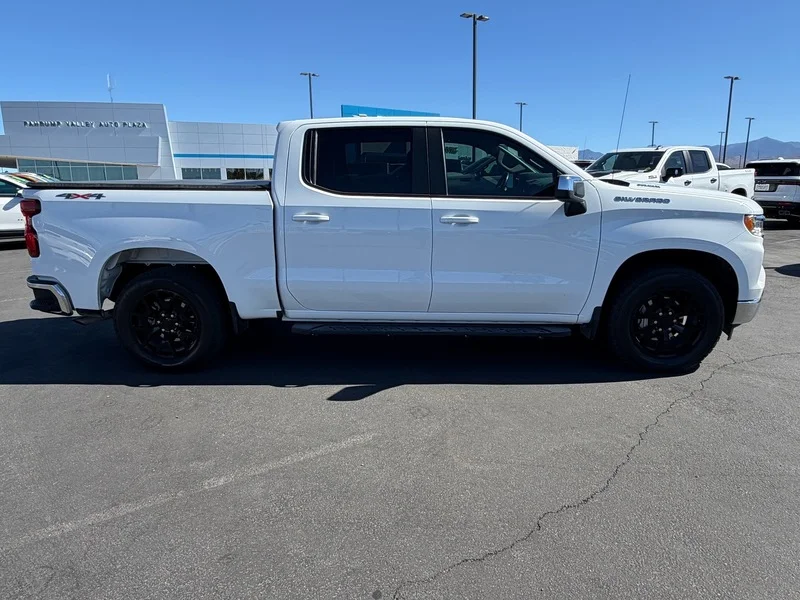 Used 2024 Summit White Chevrolet LT image 2