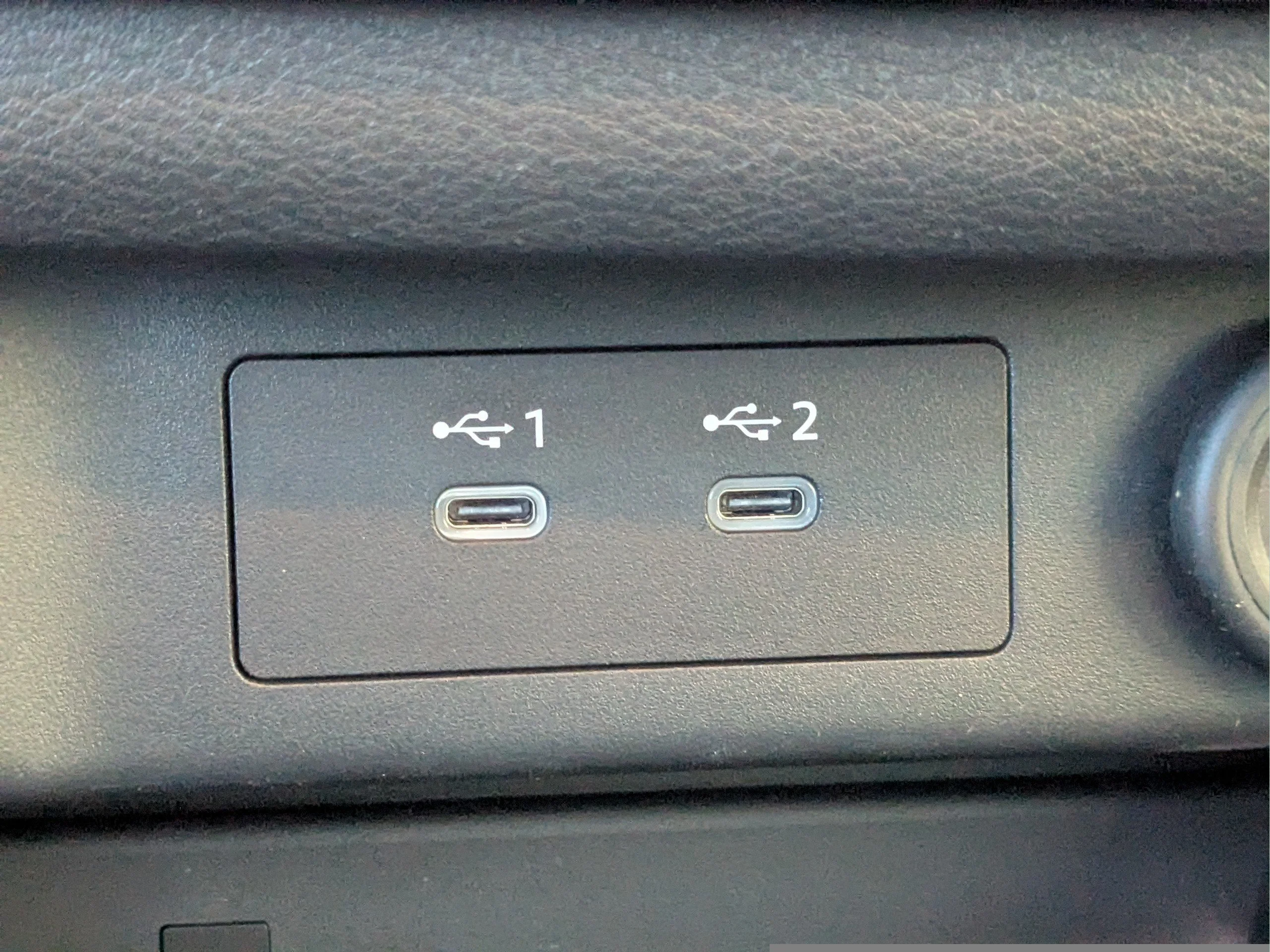 Used 2025 Super Black Nissan Platinum image 19