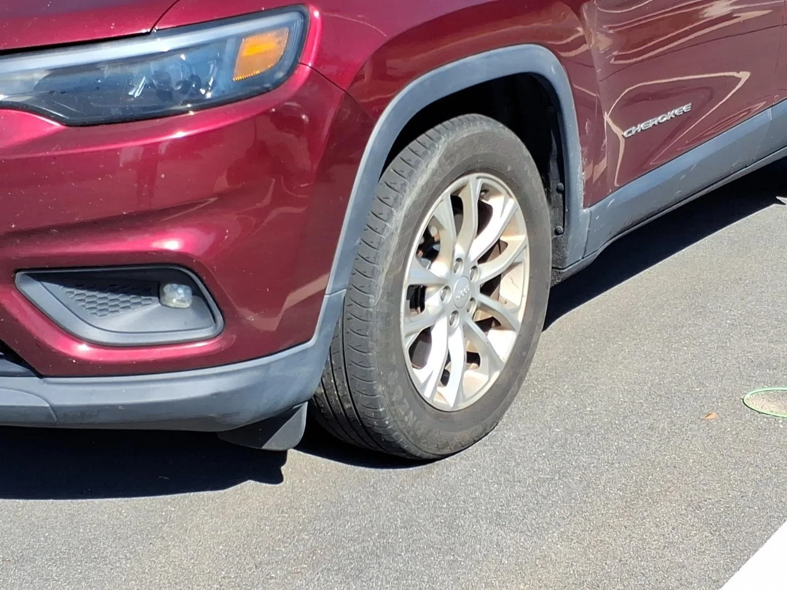 Used 2019 Velvet Red Pearlcoat Jeep Latitude image 3