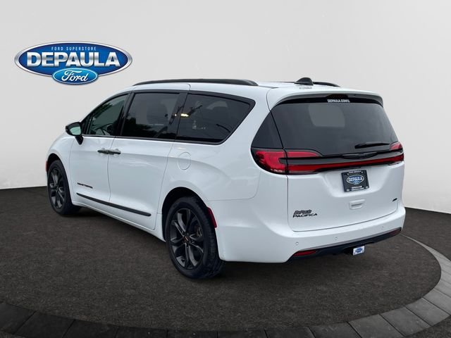 Used 2024 Bright White Clearcoat Chrysler Touring L image 4