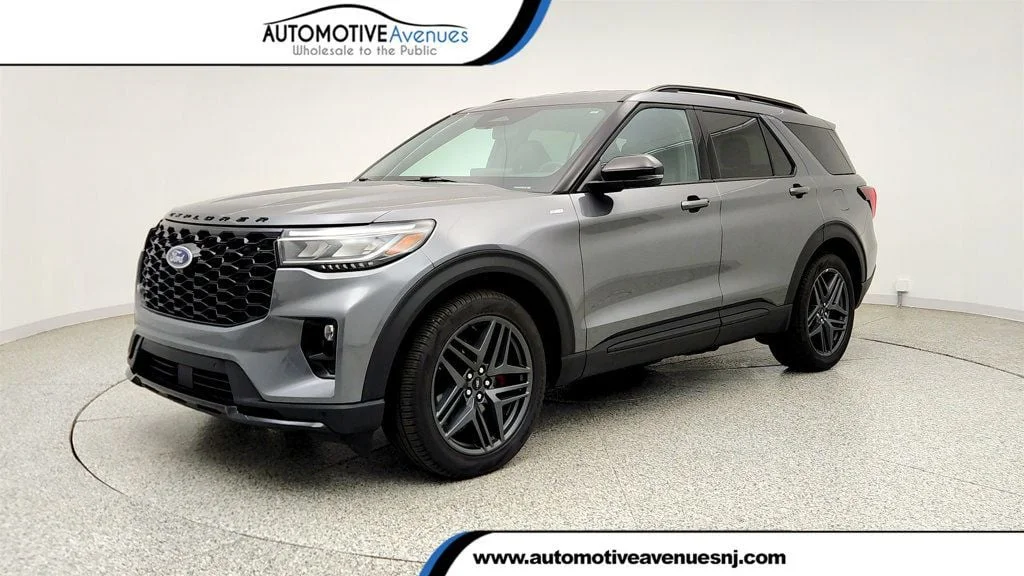 2025 Ford Explorer ST-LINE RWD (PL535)'s photo