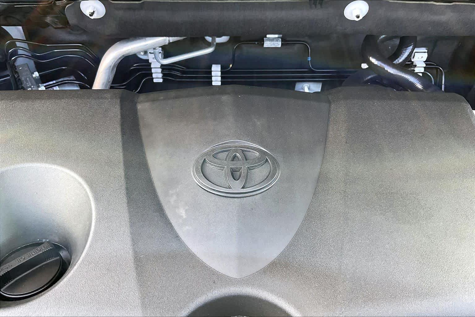 Used 2025 Ice Cap Toyota XLE image 33