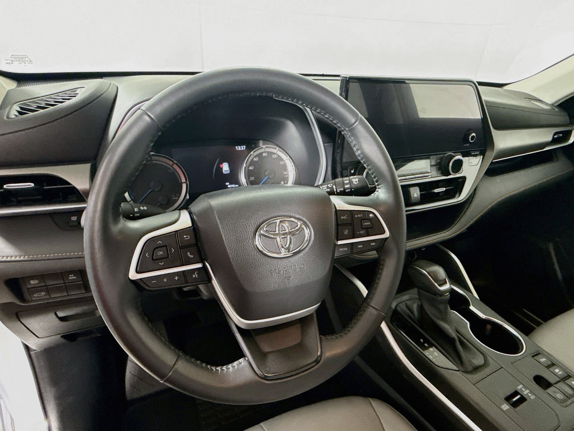 Used 2023 Wind Chill Pearl Toyota Hybrid Bronze Edition image 11