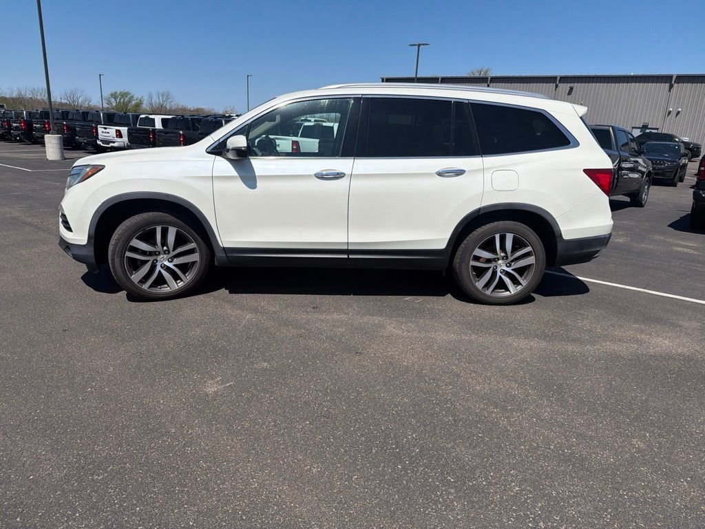Used 2016 White Honda Elite image 4