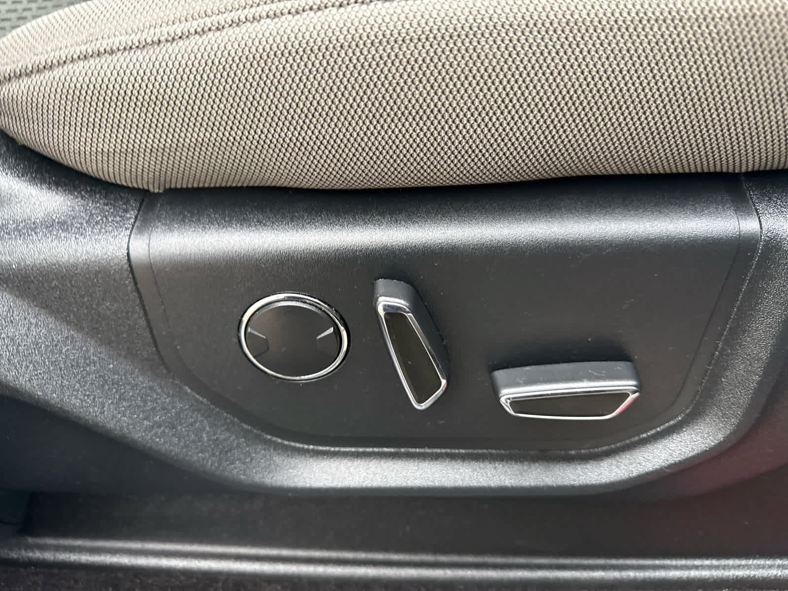 Used 2018 Magnetic Metallic Ford XLT image 6