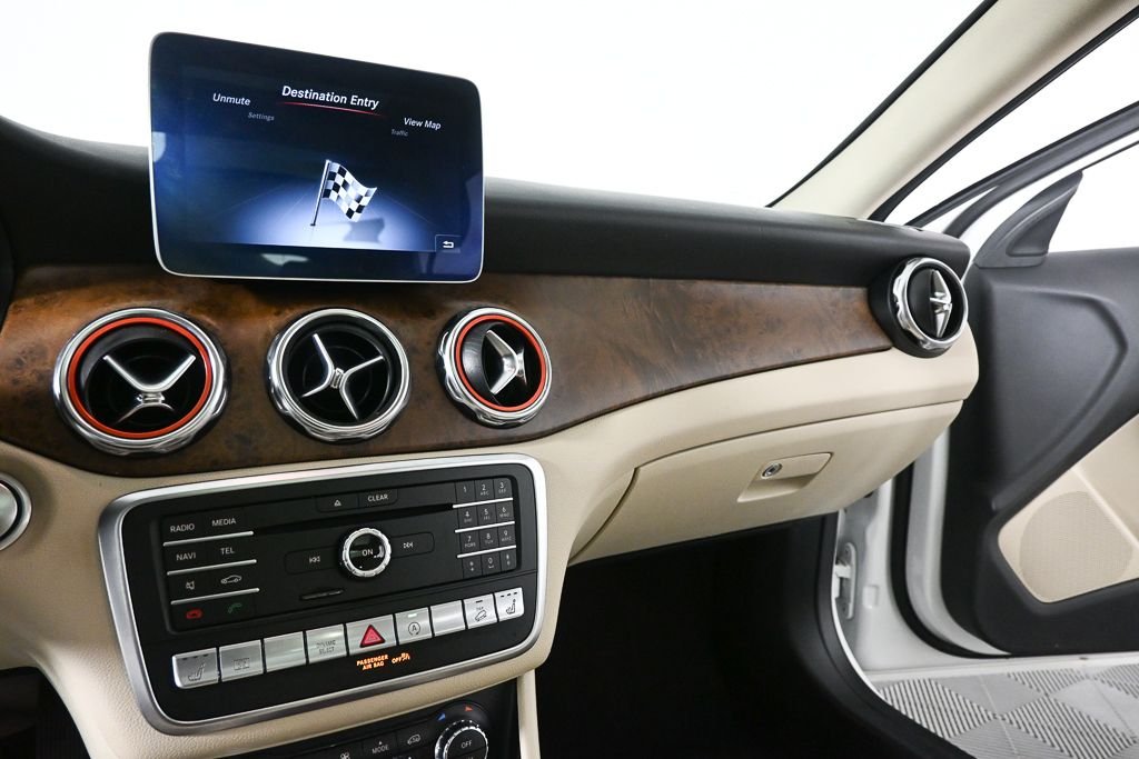 Used 2020 White Mercedes-Benz GLA 250 image 13