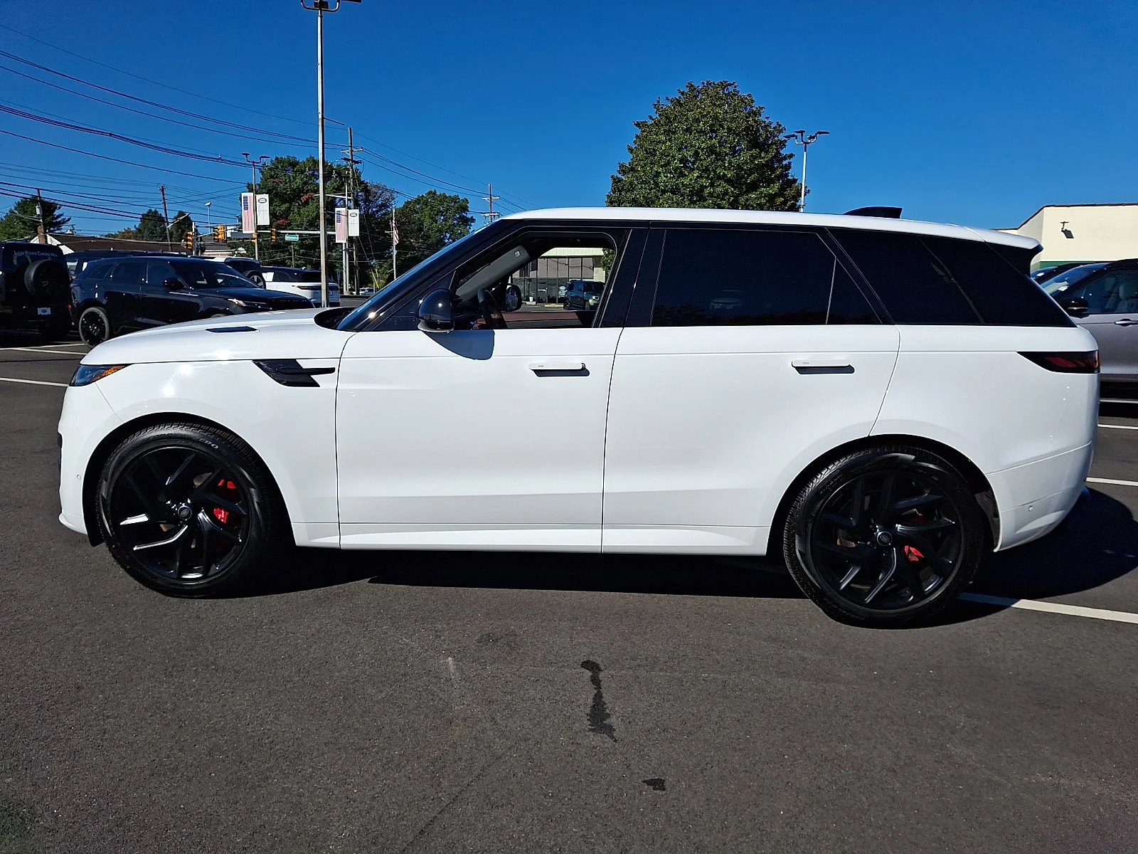 Used 2025 Fuji White   1Aa Land Rover Dynamic SE image 8