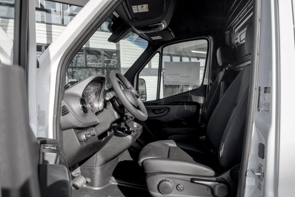 New 2026 Arctic+White Mercedes-Benz Cargo 144 WB image 12