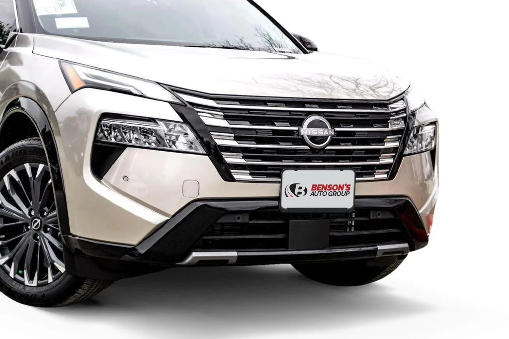 New 2026 Champagne Silver Metallic / Super Black Two-tone Nissan Platinum image 3