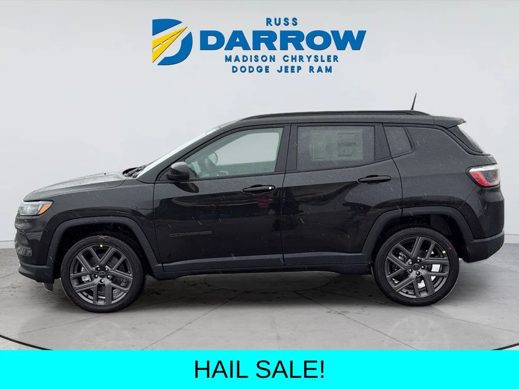 New 2026 Diamond Black Crystal Pearlcoat Jeep Latitude image 2
