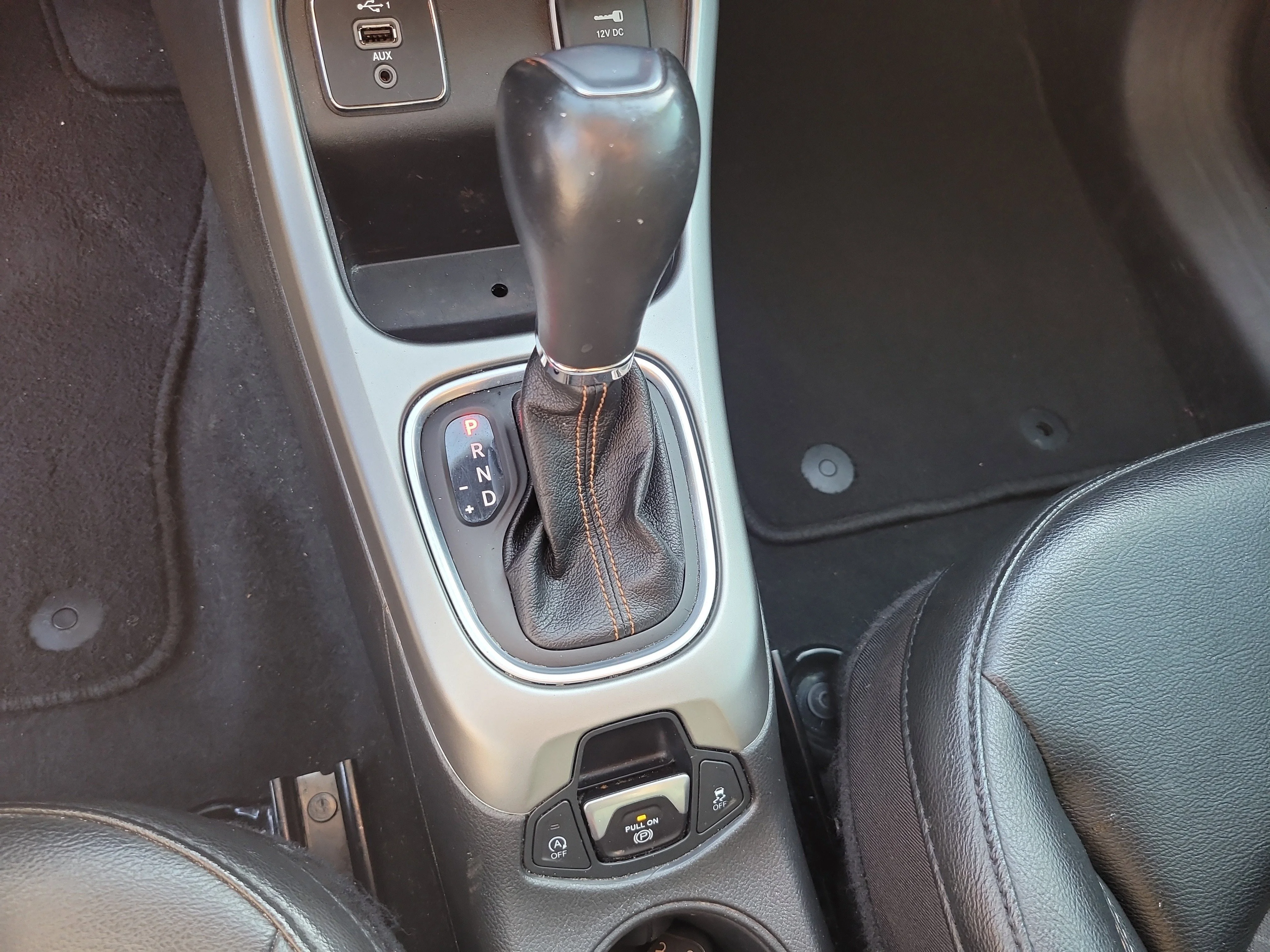 Used 2020 White Clearcoat Jeep Latitude image 24