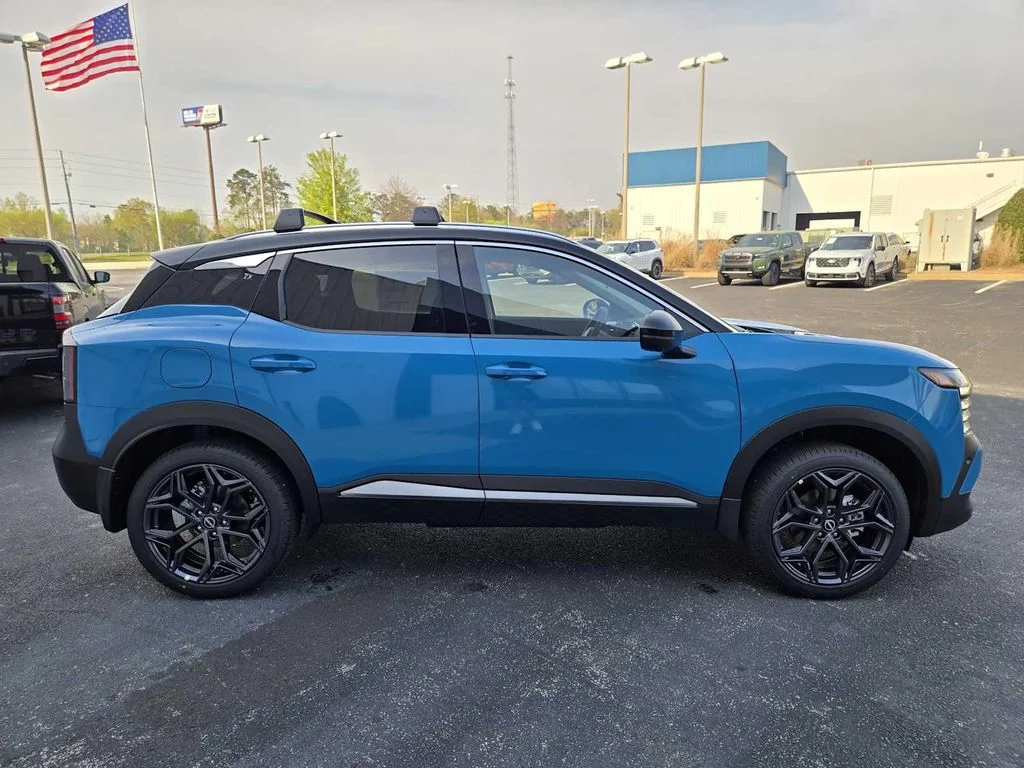 New 2026 Arctic Ice Blue Metallic / Super Black Two-tone Nissan SR image 6