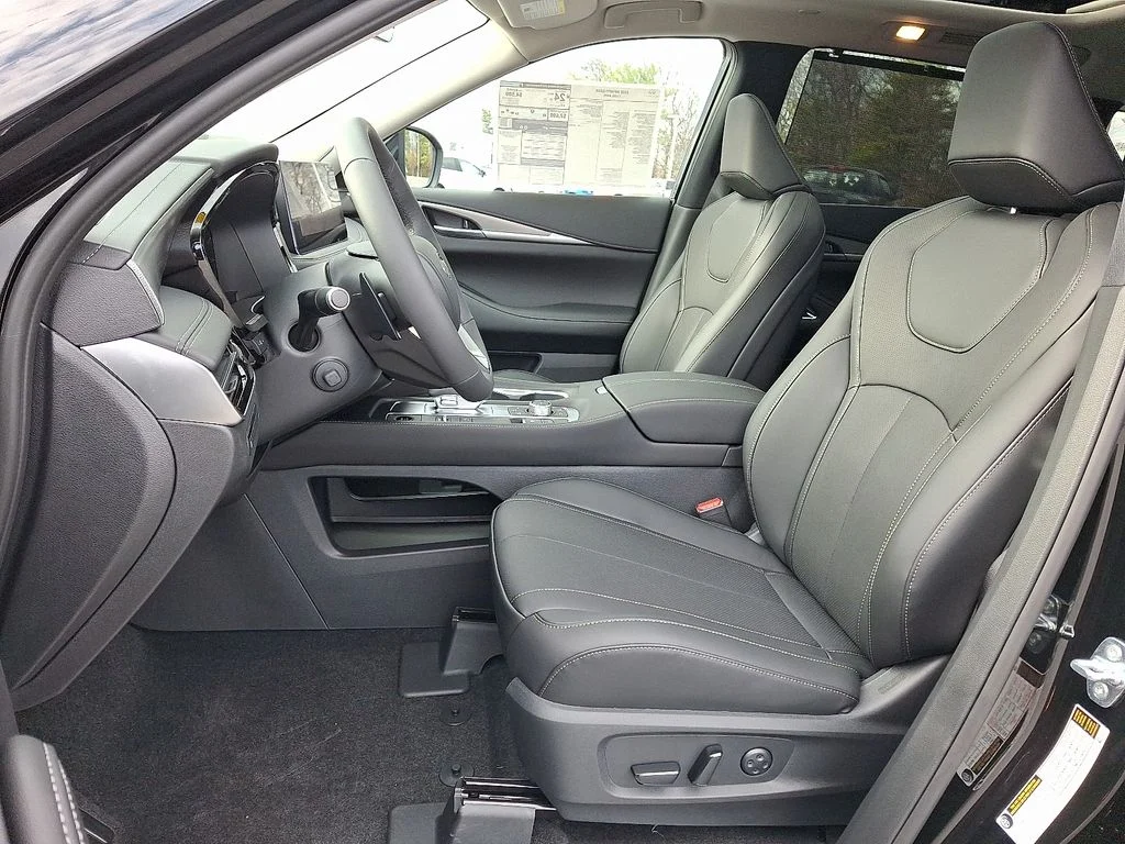 New 2026 Black INFINITI LUXE image 10