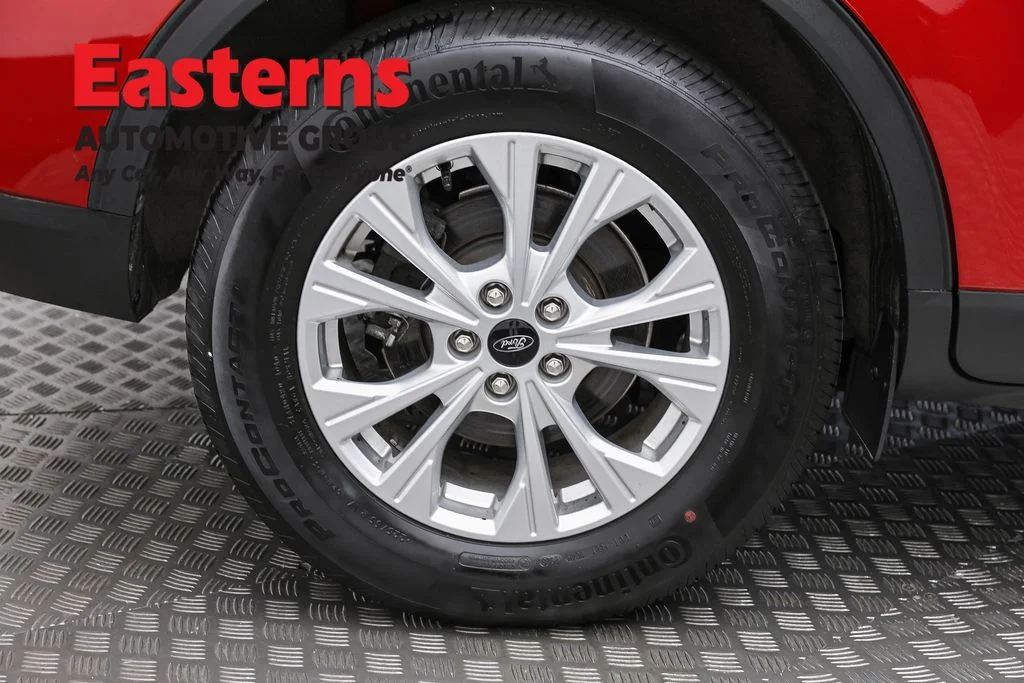 Used 2023 Red Ford Active image 31