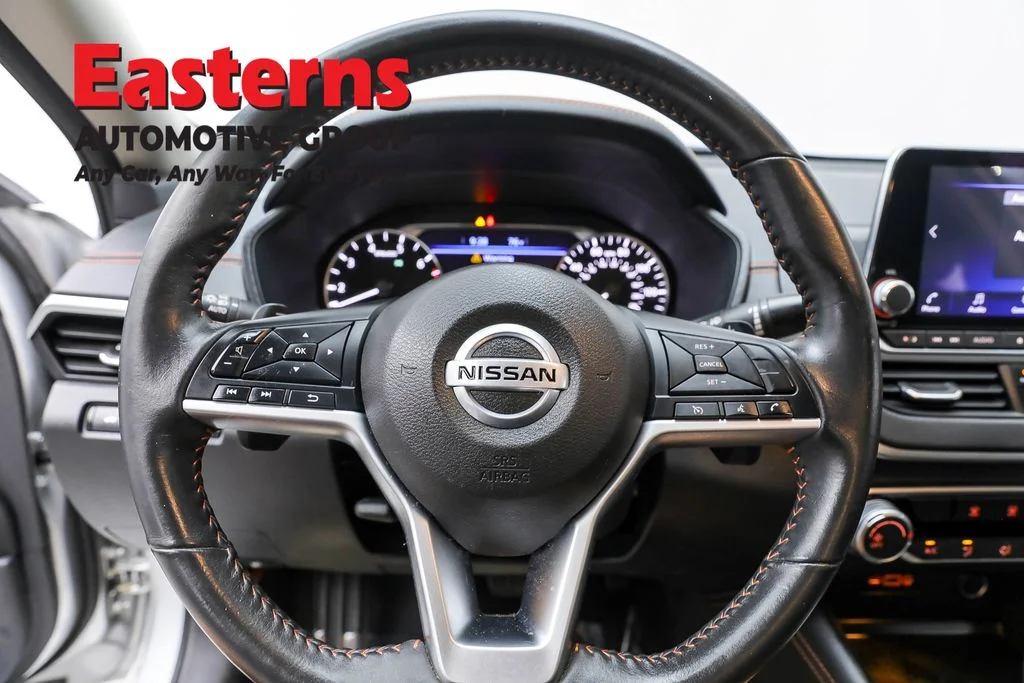 Used 2022 Silver Nissan 2.5 SR image 10