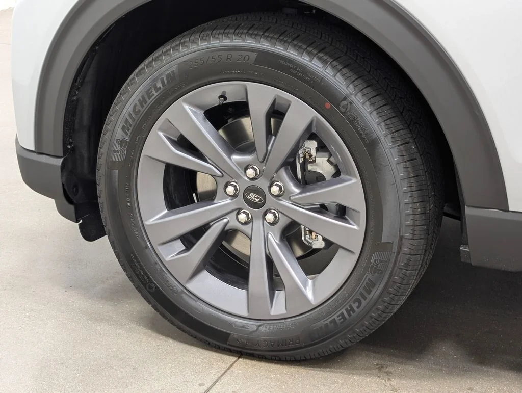 New 2027 Avalanche Gray Ford Active image 2