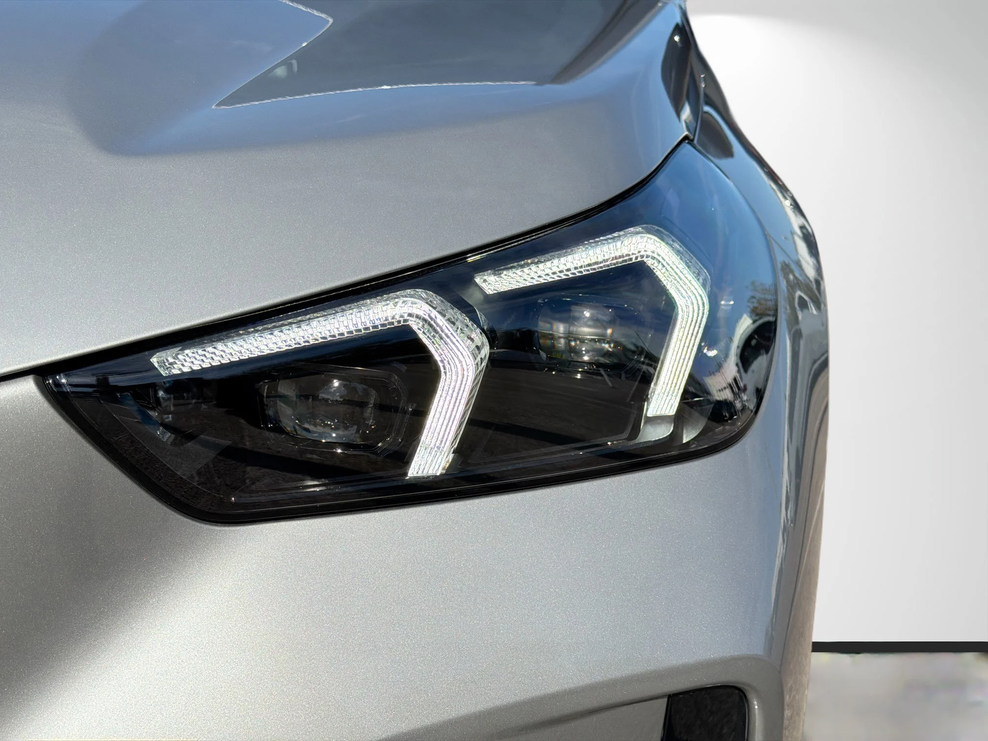 New 2026 Space Silver Metallic BMW xDrive28i image 9