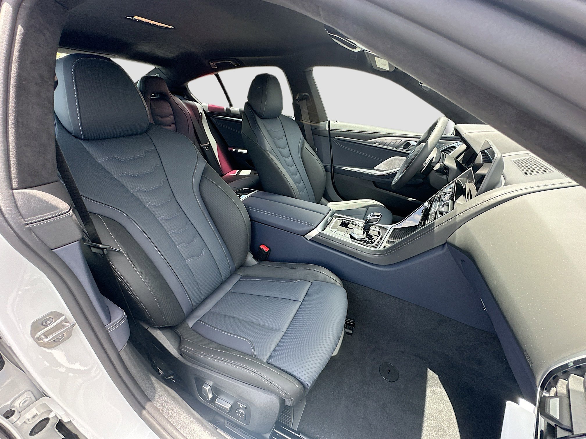 2026 BMW 8 Series M850i - Photo 23