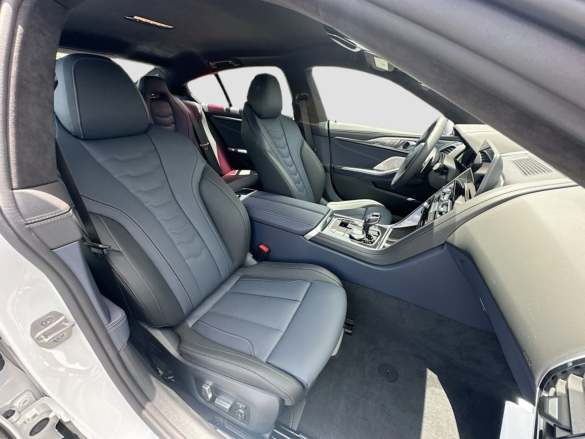 2026 BMW 8 Series M850i - Photo 23