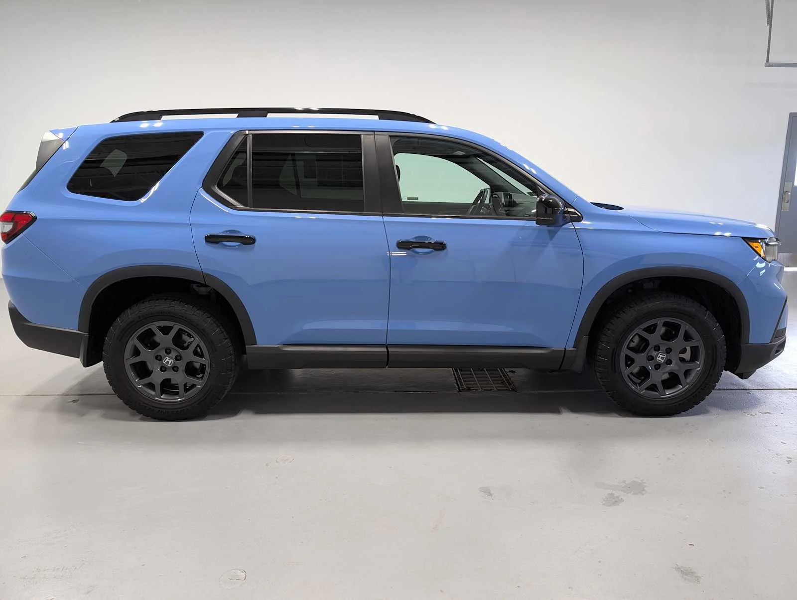 Certified Used 2023 Diffused Sky Pearl Honda AWD TRAILSPORT image 7
