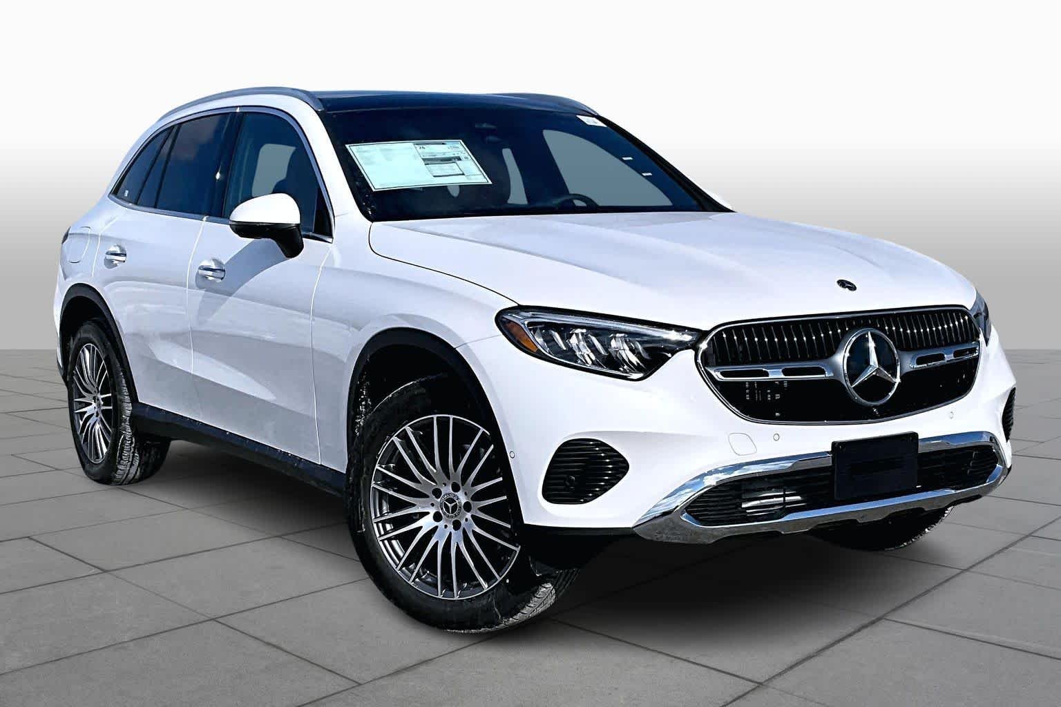 New 2026 MANUFAKTUR Moonlight White Metallic Mercedes-Benz GLC 300 image 2