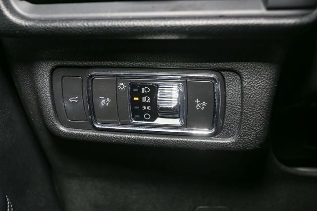 Used 2022 White Lincoln Standard image 33