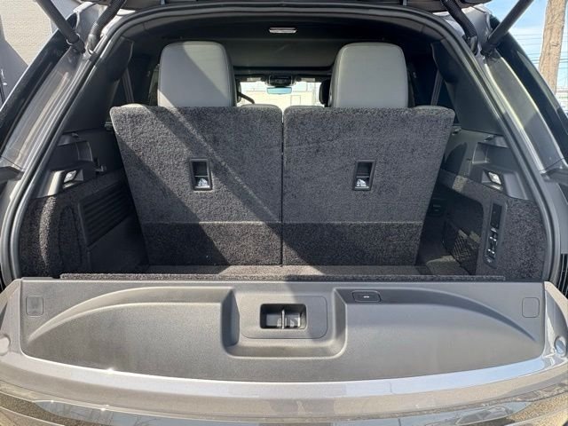New 2026 Eiger Grey Land Rover SE image 48