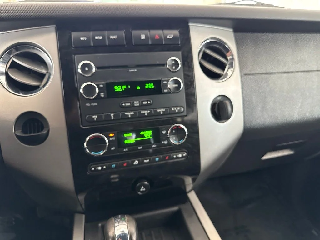 Used 2012 White Ford Limited image 17