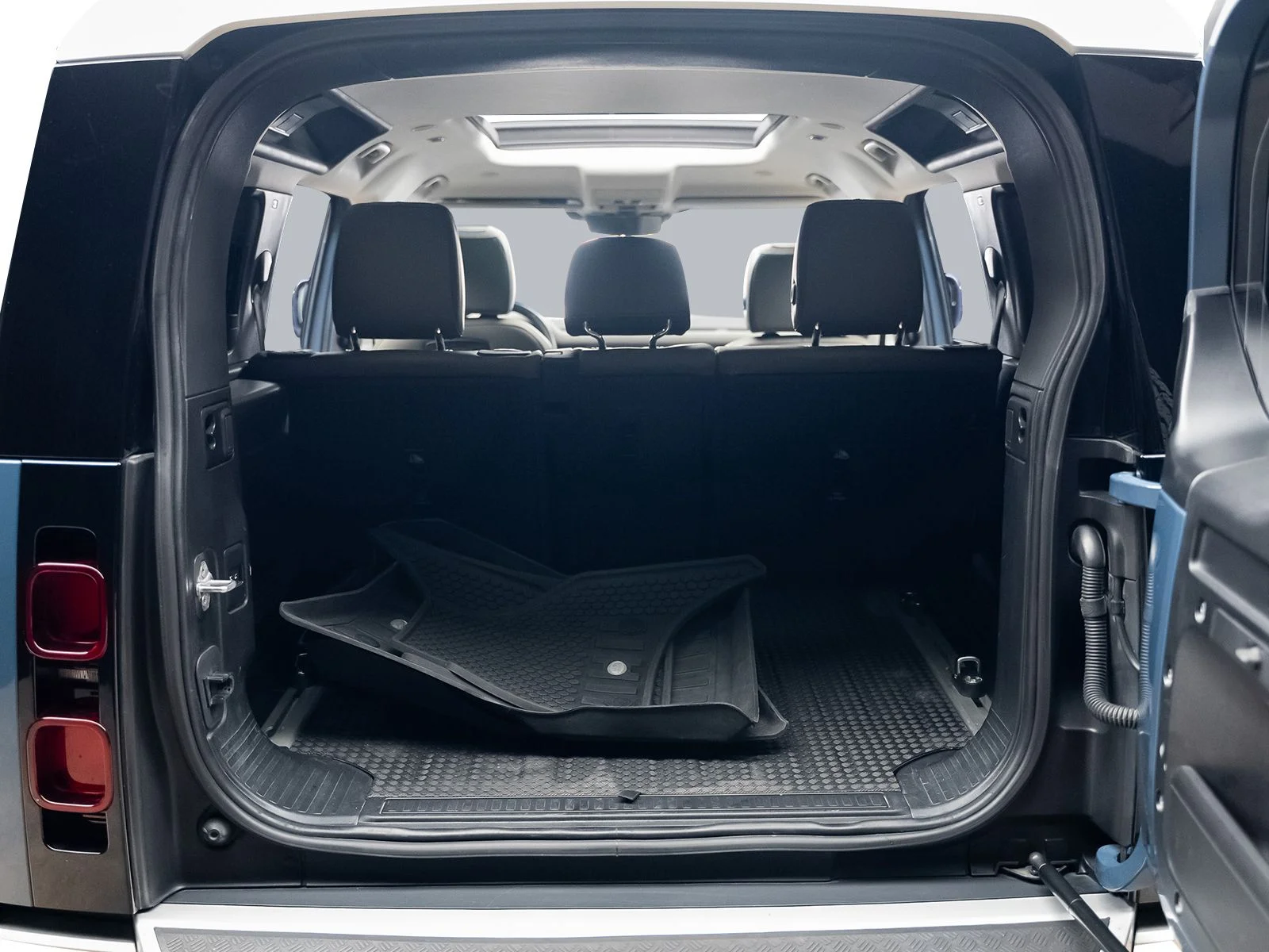 Used 2020 Blue Land Rover HSE image 55