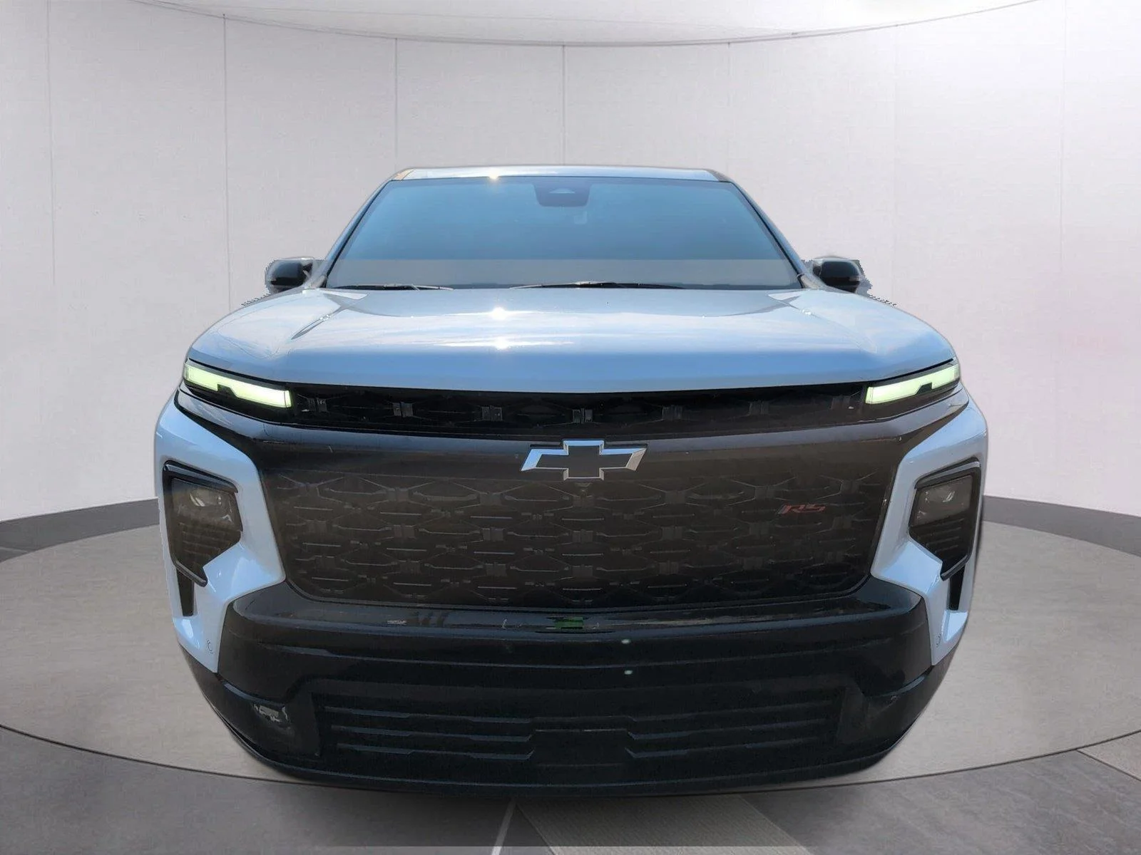 Used 2026 Polar White Tricoat Chevrolet RS image 10