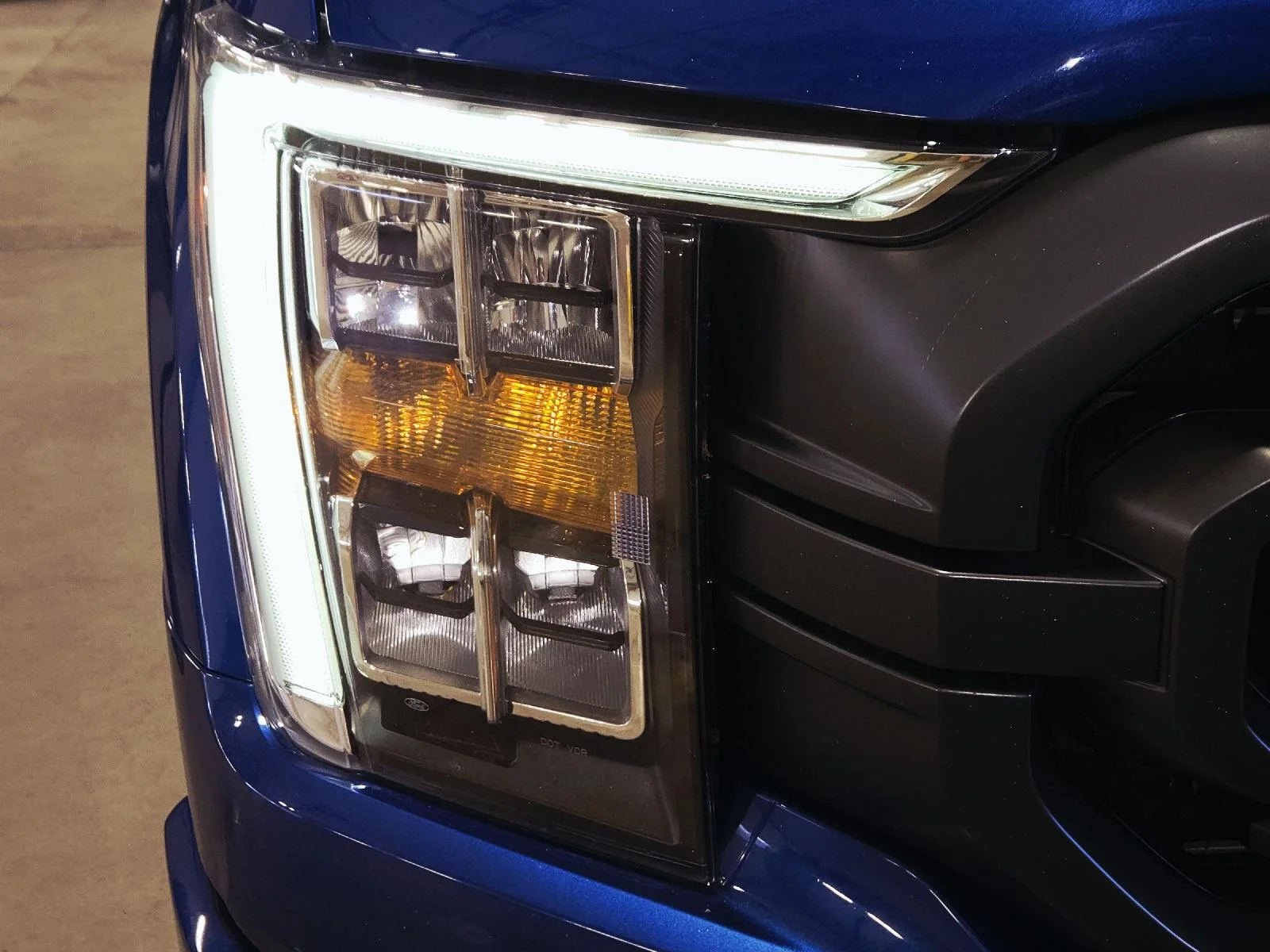 Used 2023 Atlas Blue Ford XLT image 8
