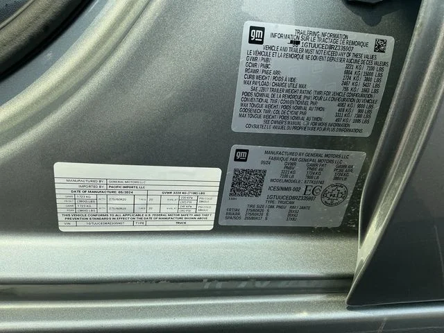 Used 2024 Silver GMC Elevation image 22