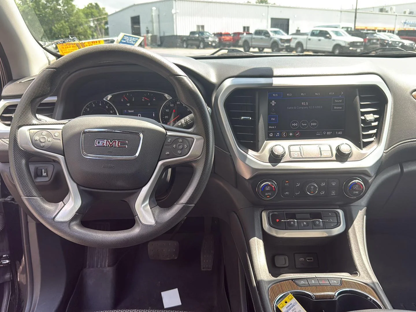 Used 2022 Ebony Twilight Metallic GMC SLE image 10