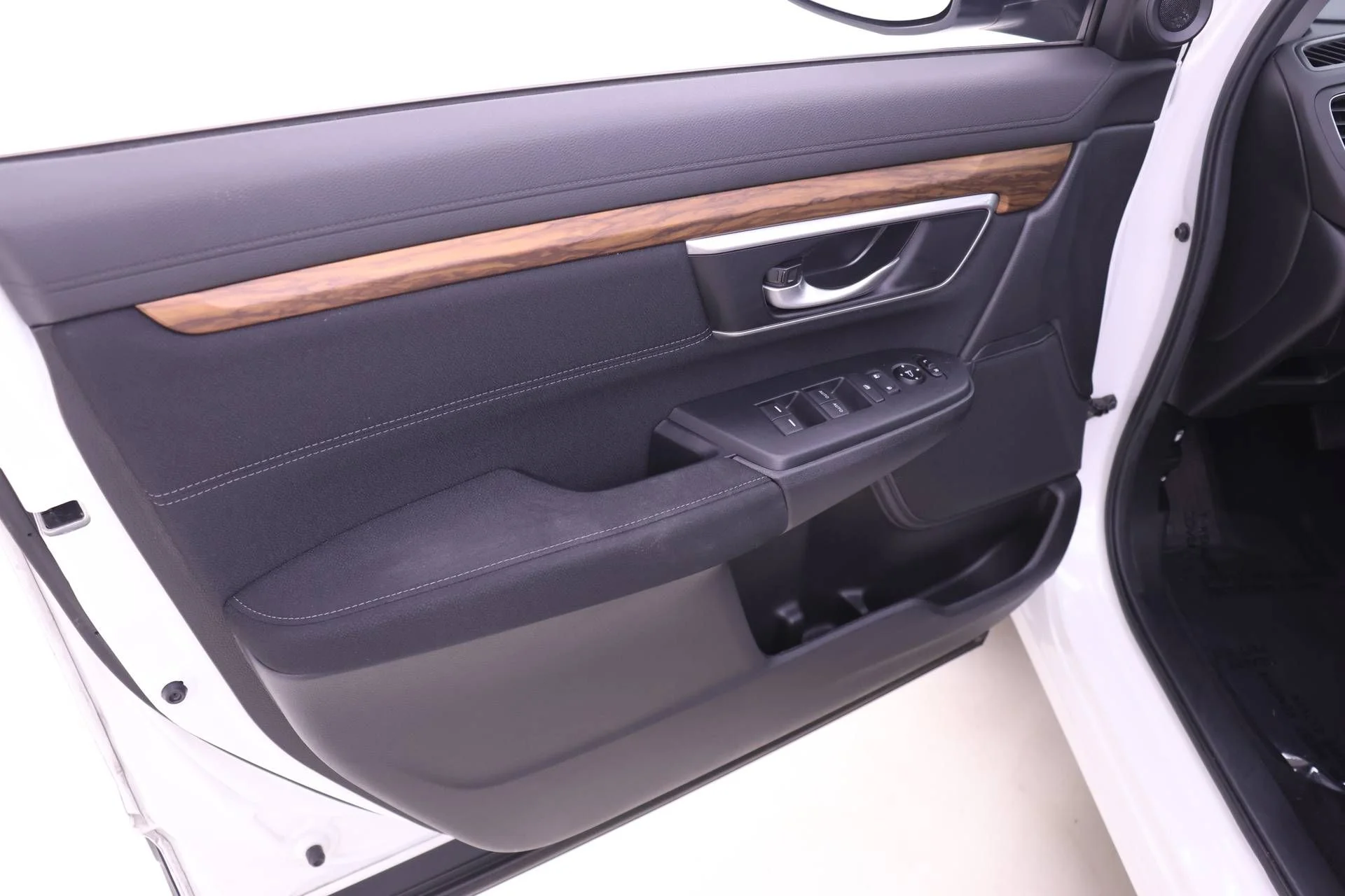 Certified Used 2020 Platinum White Pearl Honda EX image 9