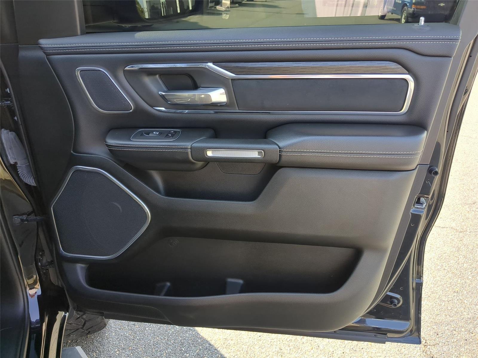 Used 2024  RAM TRUCK LARAM image 32
