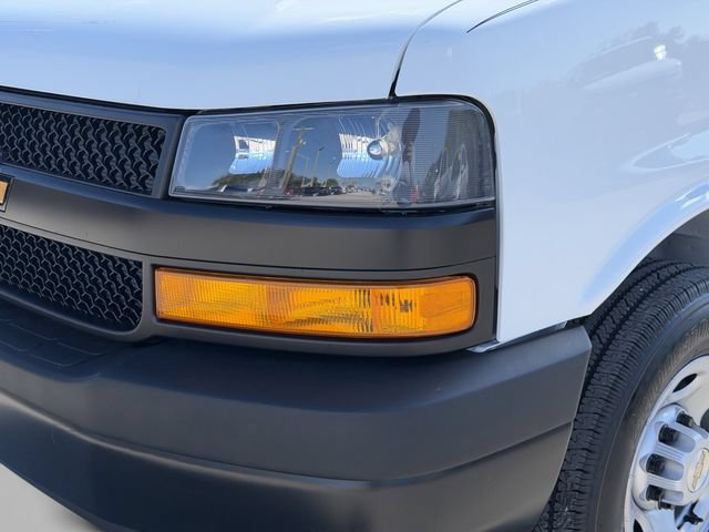 2025 Chevrolet Express Cargo Work Van - Photo 10