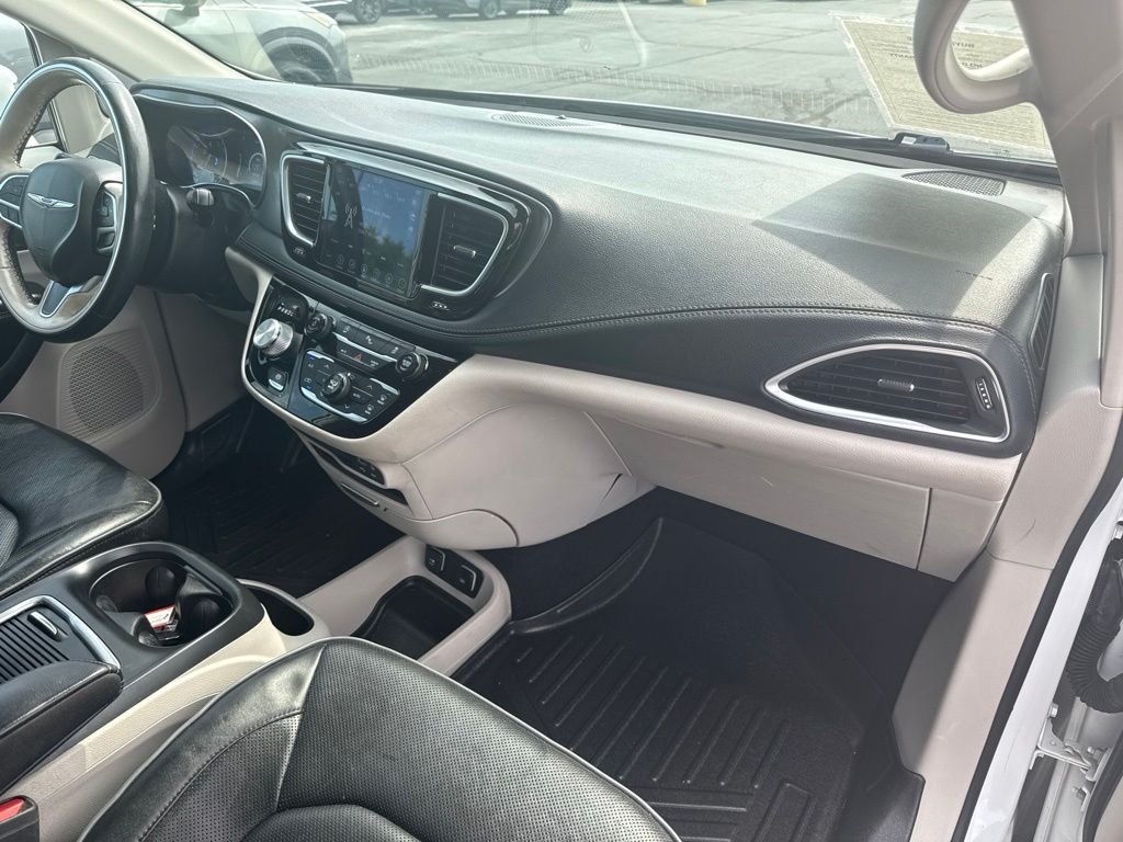 Used 2019 White Chrysler Limited image 23