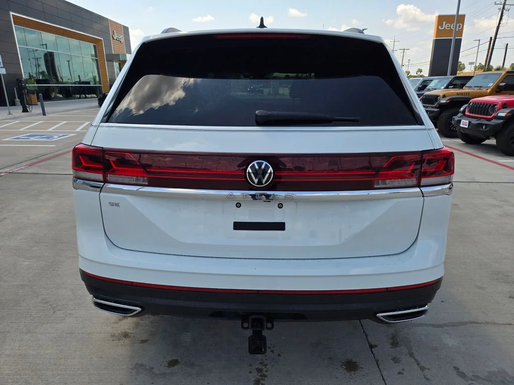 Used 2024 White Volkswagen 2.0T SE w/Technology image 4