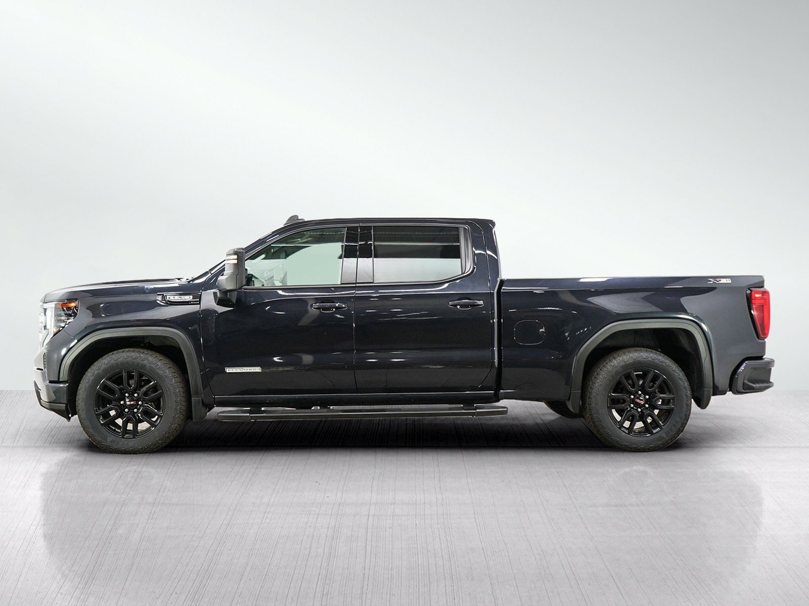 Used 2022 GMC Sierra 1500 Elevation with VIN 1GTUUCEDXNZ602328 for sale in White Bear Lake, Minnesota