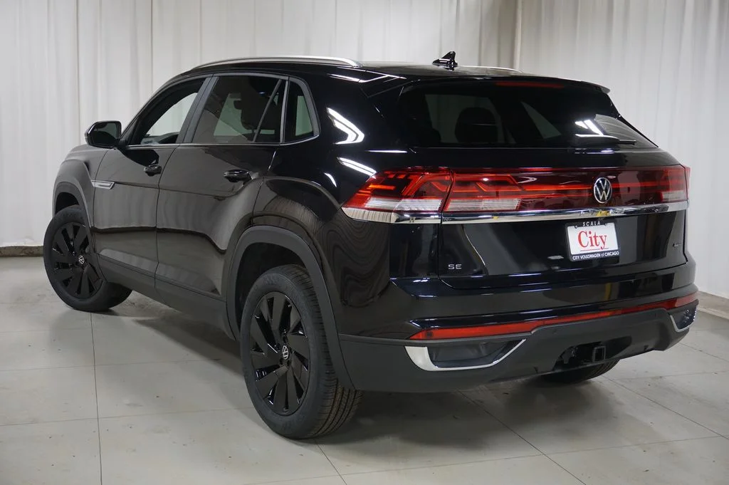 New 2026 Black Volkswagen 2.0T SE w/Technology image 8