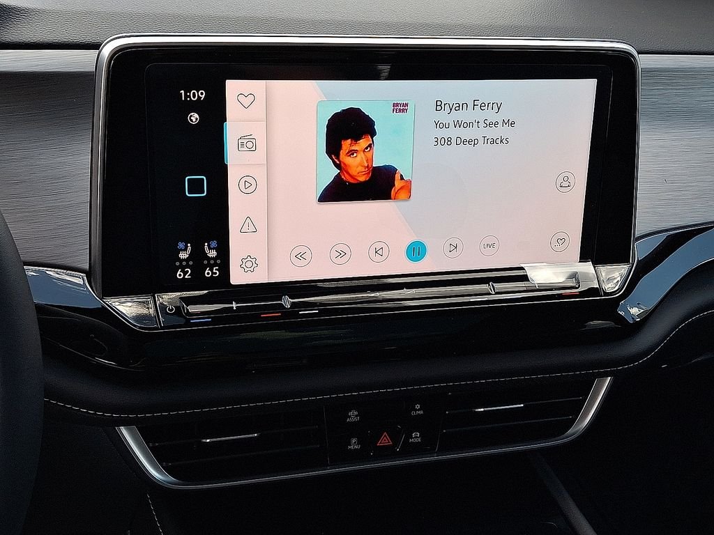 New 2026 Black Volkswagen 2.0T SE w/Technology image 12