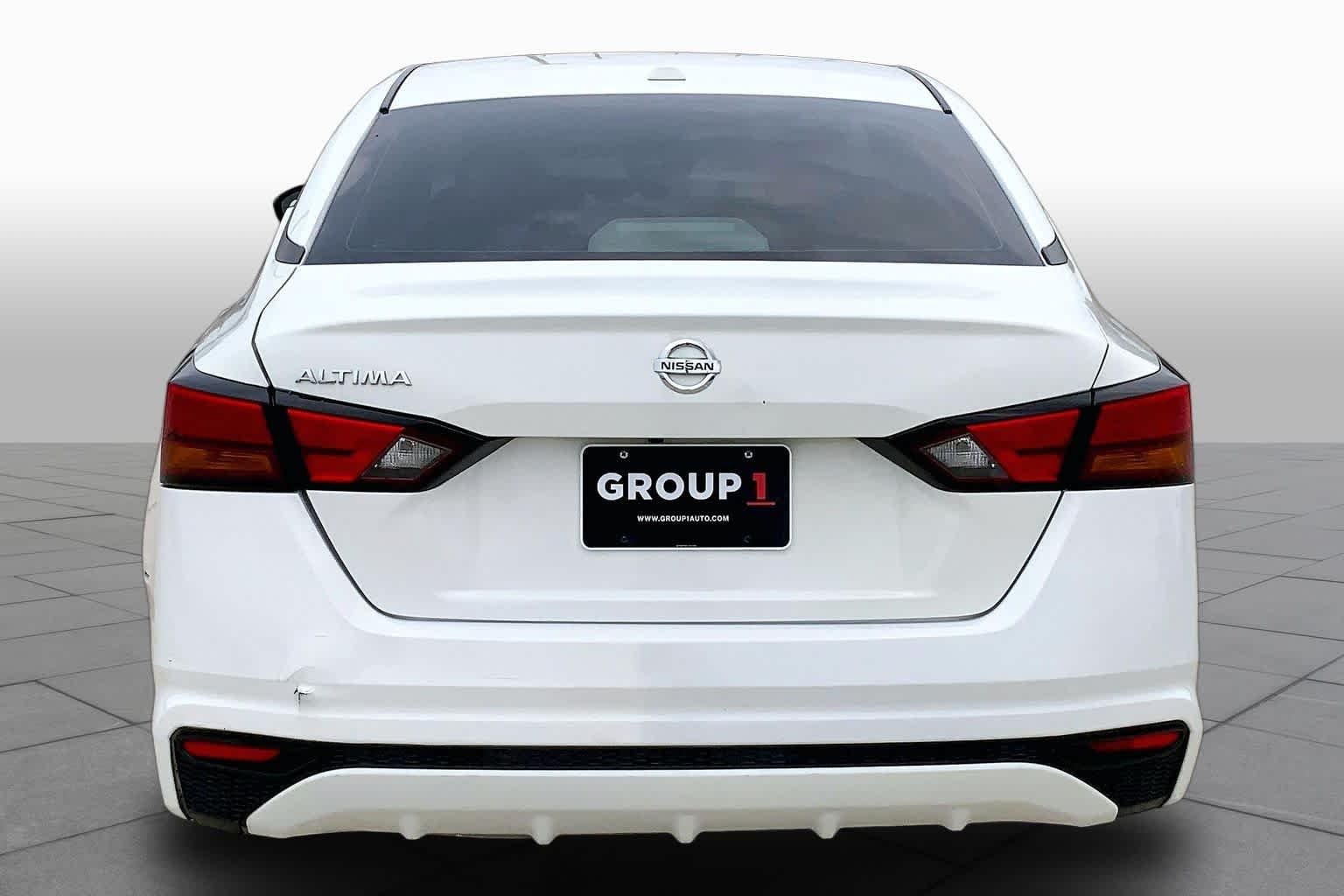Used 2020 Glacier White Nissan 2.5 S image 5