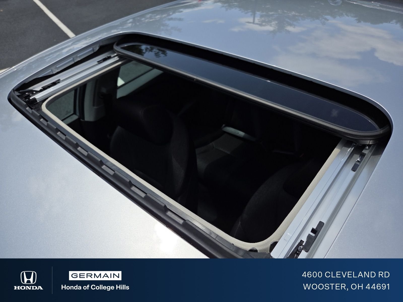 New 2026 Solar Silver Metallic Honda SE image 3