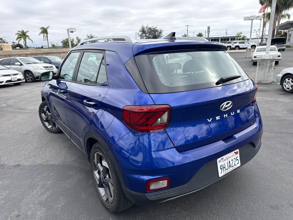 Used 2022 Blue Hyundai Limited image 4