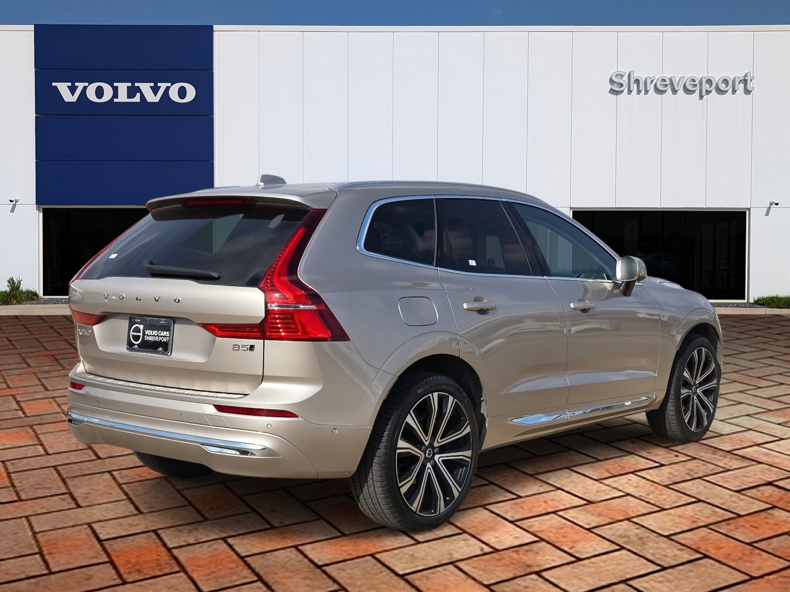 Used 2023 Silver Dawn Metallic Volvo Ultimate Bright Theme image 5
