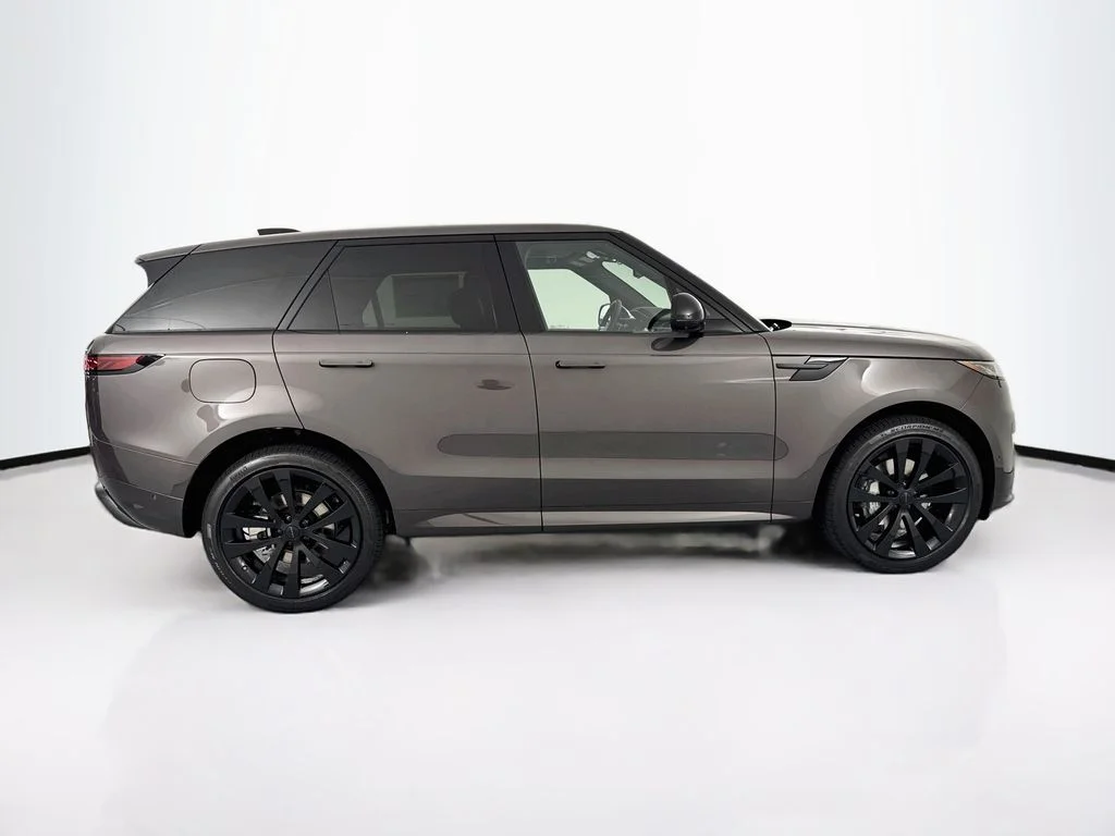 New 2026 Charente Grey Land Rover Dynamic SE image 4