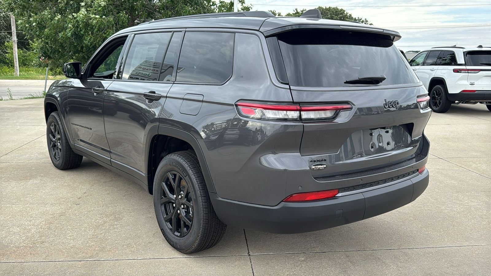 New 2026 Baltic Gray Metallic Clear-Coat Exterior Paint Jeep Altitude image 9