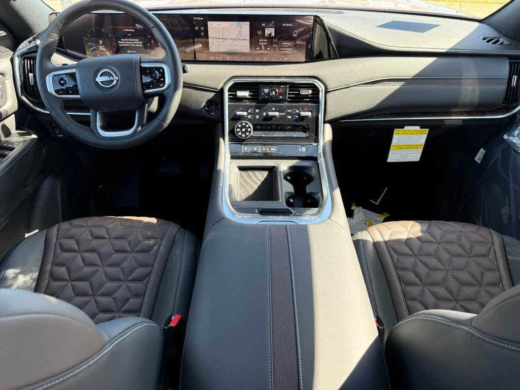 New 2026 Coulis Red Pearl / Super Black Two-tone Nissan Platinum image 9