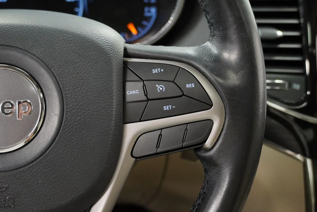 Used 2021 Gray Jeep Limited image 43